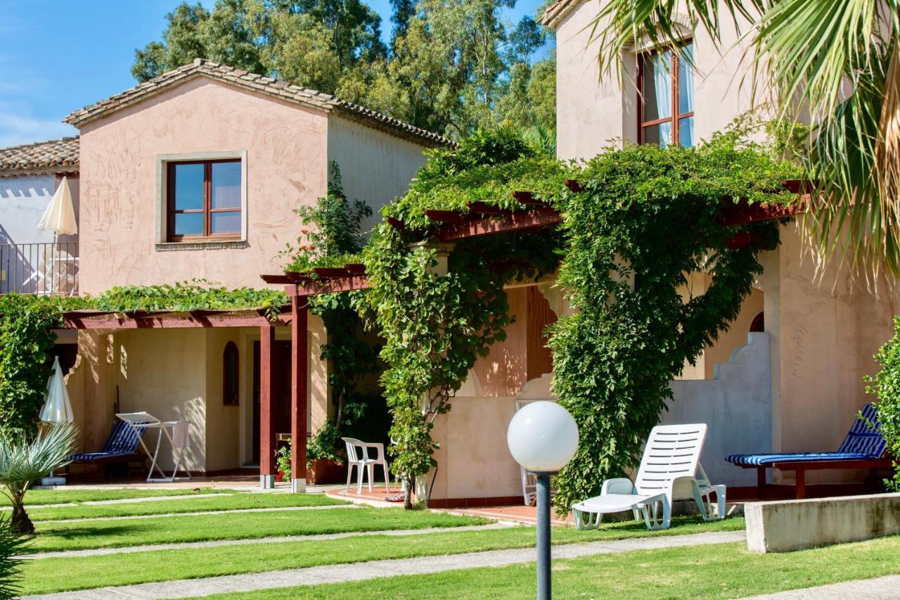 Apartments In Residence With Swimming Pool In Santa Margherita Di Pula, 250 Meters From The Sea Esterno foto