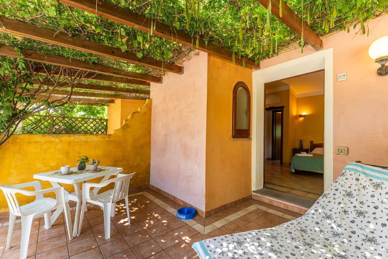 Apartments In Residence With Swimming Pool In Santa Margherita Di Pula, 250 Meters From The Sea Esterno foto
