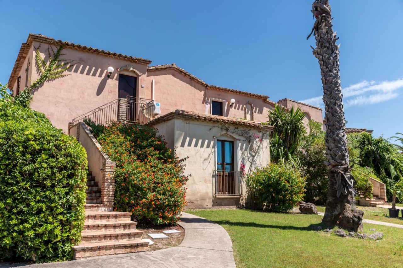 Apartments In Residence With Swimming Pool In Santa Margherita Di Pula, 250 Meters From The Sea Esterno foto